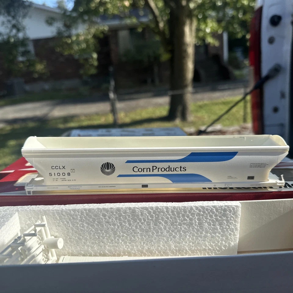 6 x McKean Models HO Scale 4 Bay Covered Hoppers white CORN PRODUCTS NEW (h1) - Image 2 of 4