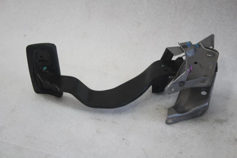 Pedal de freno ACURA TL 1999 2000 2001 2002 2003 Foto 3 de 4