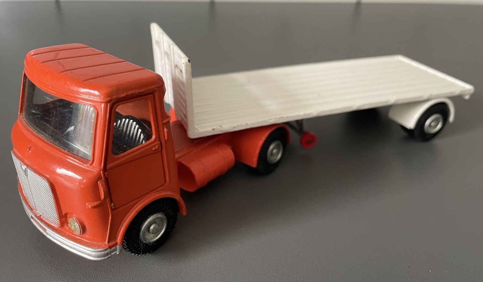 Dinky 915, AEC With Flat Trailer - Free Price Guide & Review