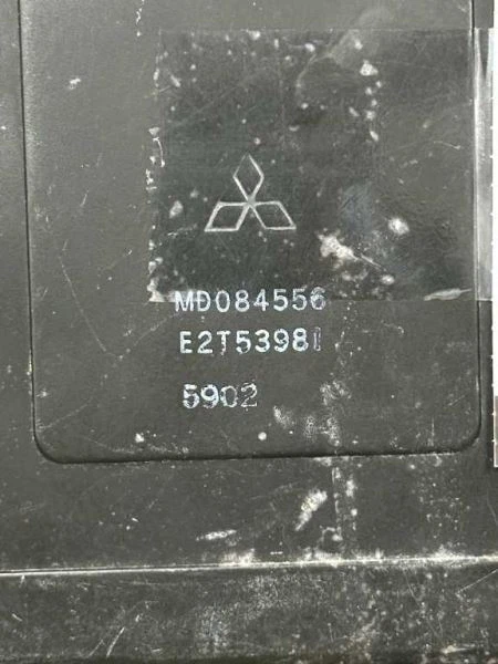 Módulo de control del motor Dodge Ram 50 1985-1986 OEM N.º de parte: MD084556 Foto 3 de 4