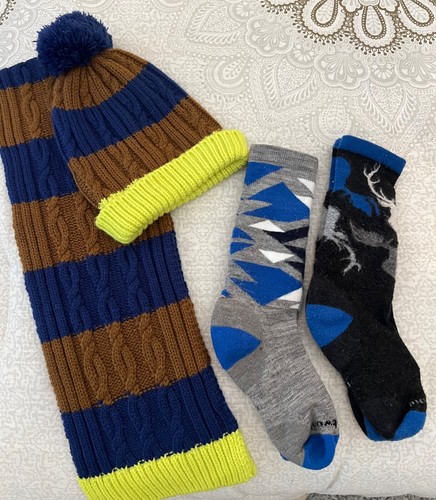 Kid's Ski Accessories, Goggles, Gloves, Hat/Scarf Set & Socks - Picture 5 of 5