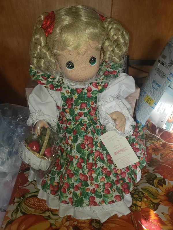 "2002" Precious Moments Berry Sweet Pick Of The Crop Doll New Rare (1277)