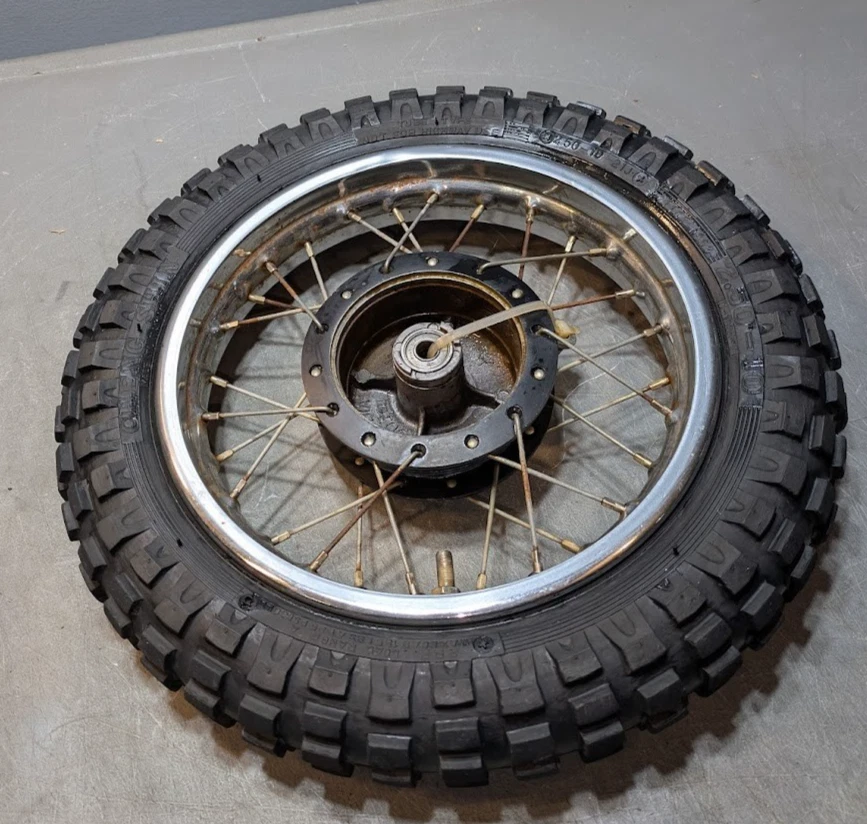 Neumático buje llanta delantera Suzuki JR50 Foto 3 de 3