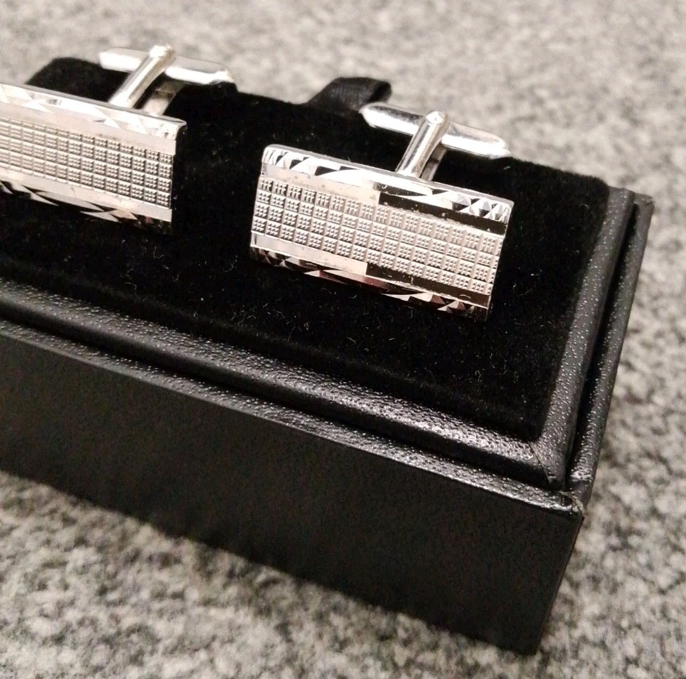 Men’s Silver Tone Rectangular Grid Pattern Bullet… - image 3