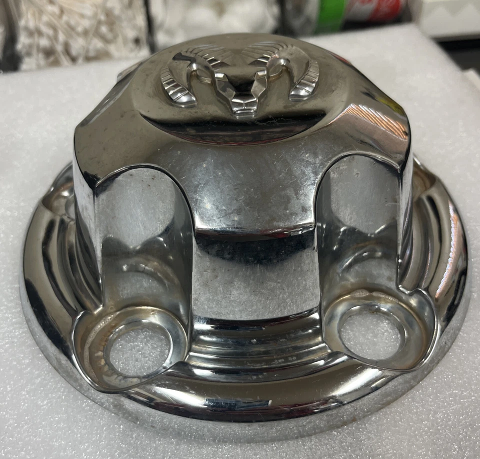 Оригинальный хромированный центральный колпак для пикапа Dodge Ram 1500 1994–2003 годов выпуска P/N 52038267 - Изображение 2 из 4