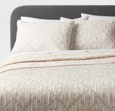 3pc Full/Queen Matelasse Holiday Quilt and Sham Set Ivory/Cream Snowflake -