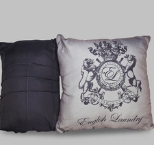 2 Cuscini Divano Letto Inglese Lavanderia Crest Leone Araldico Argento e Nero