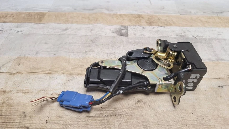 Pontiac Vibe 2007 Tailgate trunk boot lock catch latch SMI90482 — 第 3/4 张图片