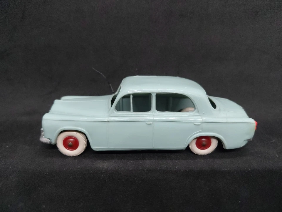 Norev 1/43 N9 Peugeot 404 Bleue Clair Plancher Métal Incomplète - Photo 2/4