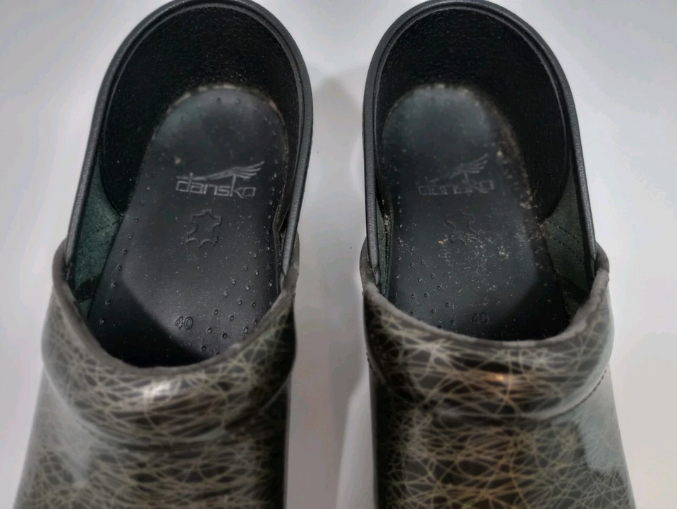 Zueco Profesional DANSKO Talla 40 Verde Patrón Remolino  Foto 4 de 4