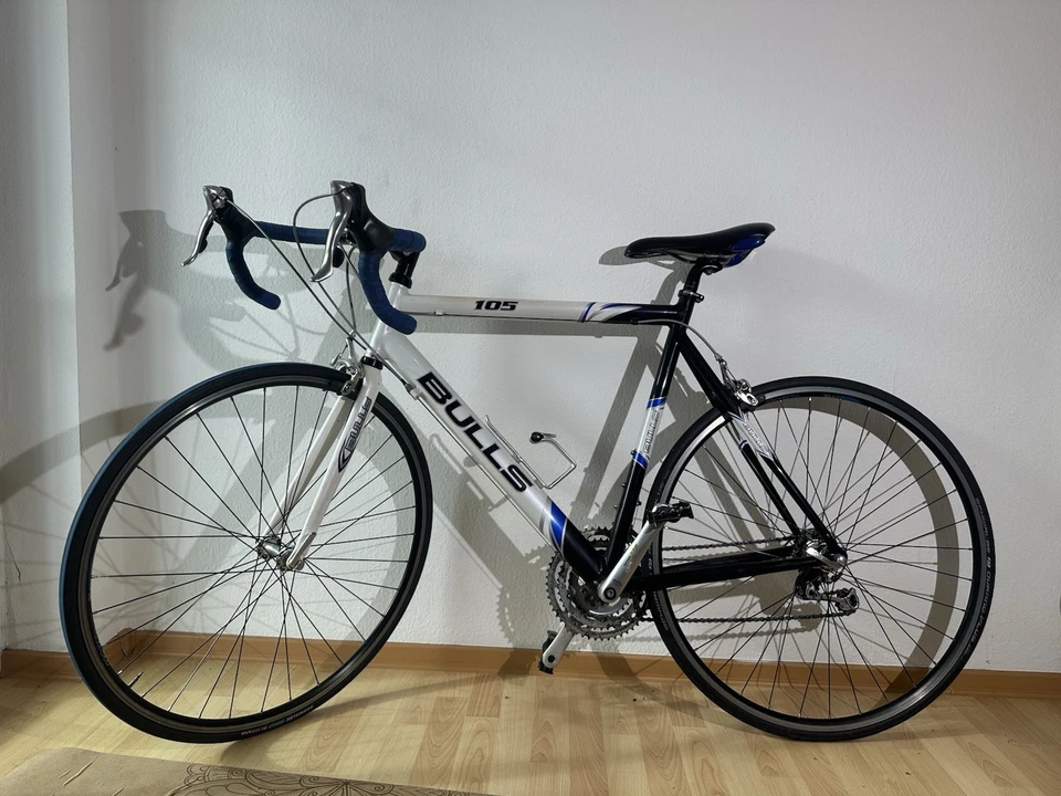 Bulls Rennrad 105, Blau, Rahmengröße 57 Cm, Schimanoschaltung, 18 Gänge