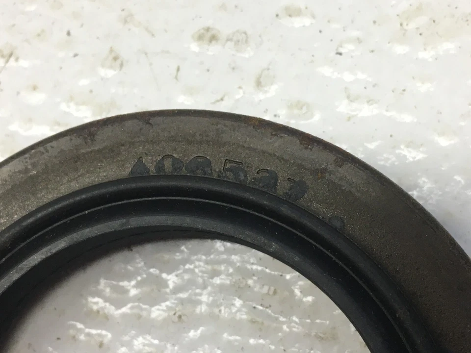 GM NOS 1970-76 Cadillac Deville Calais Fleetwood cojinete de rueda trasera sello de aceite  Foto 3 de 4