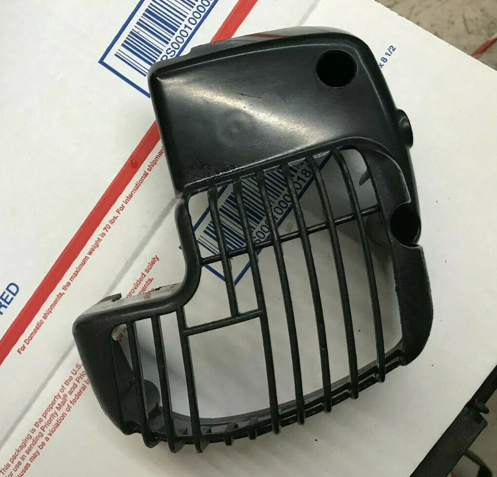 Weed Eater W25CBK 25 cc 2 cycle Gas String Trimmer REAR COVER SHROUD