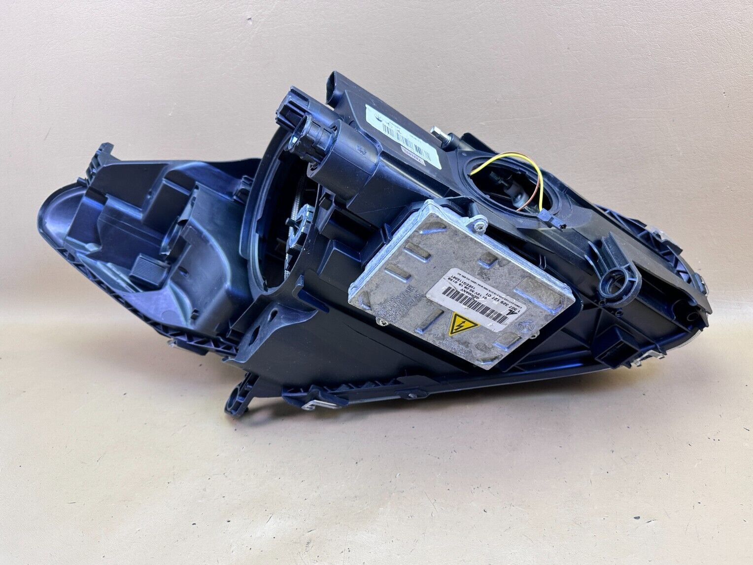 2013-2017 MASERATI GRANTURISMO M145 LEFT HEADLIGHT XENON BLACK W/ WHITE LOGO OEM