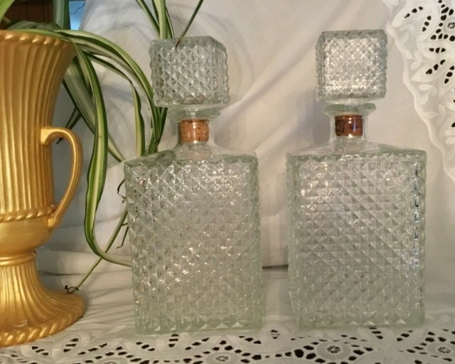 Vtg Square Clear Crystal Glass Diamond Cut Liquor Decanter w/Stopper