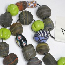 urig alte Handelsperlen Strang M1 Recycling Perlen Millefiori old trade Großloch