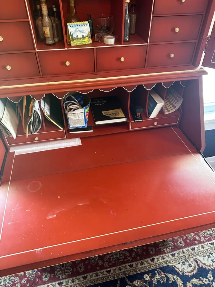 Escritorio de secretaria Jasper Cabinet Co. lacado rojo madera de cerezo, alrededor de los años 70 Foto 2 de 4