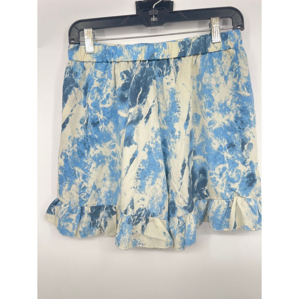 Vibrant Cloud-Patterned Shorts - image 3