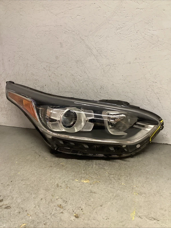 2019 2020 2021 Kia Forte RIGHT RH PASSENGER SIDE HEADLIGHT OEM HALOGEN W/ LED