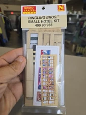 Micro Trains Line Ringling Bros Small Hotel Kit 499-90933 N Scale