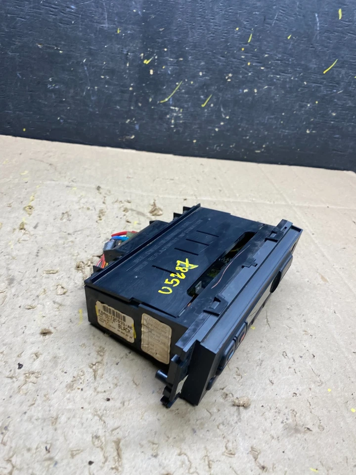 1998 to 2002 Ford Crown Victoria Marquis A/C Heater Climate Control u5287 DG - Image 3 of 4