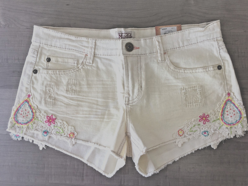 New Ivory Cut Off Crochet Shorts **Mudd ** Size 11