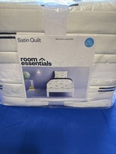 Room Essentials White Twin and XL Twin Satin Quilt New In Package 