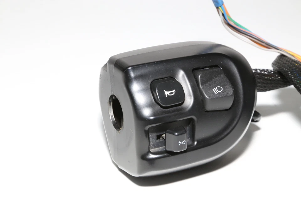 Interruptor de señales de cuerno con clip izquierdo Indian Chief Dark Horse 14-18 OEM  Foto 2 de 4