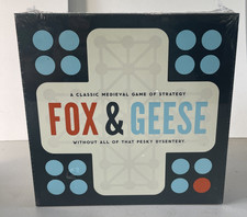 FOX AND GEESE GAME - MEDIEVAL GAME OF STRATEGY -