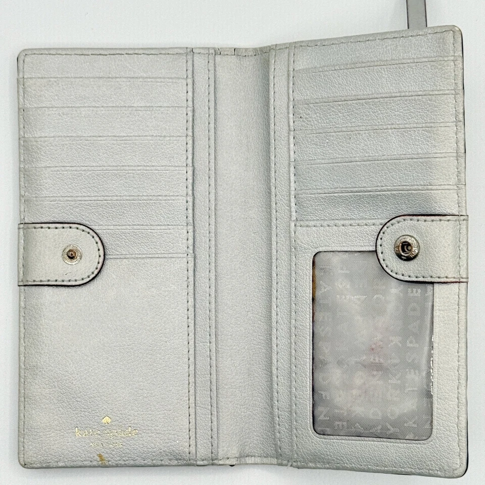 Cartera larga Kate Spade New York brillante tarjetero plateada doble pliegue Foto 3 de 4