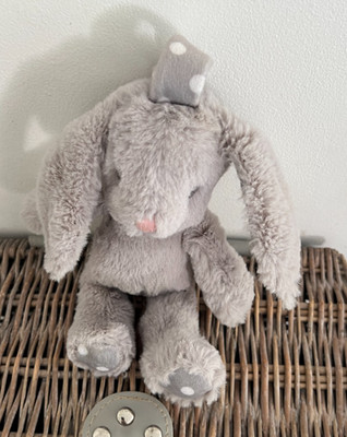 Snuggle Chums grauer Hase Kaninchen Stofftier mit Quietscher, fleckigen Ohren & Pfoten - 8 Zoll