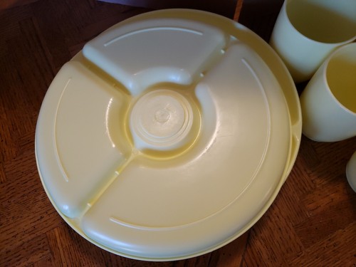 Juego de 8 tazas/platos de picnic amarillos Hawkeye Burlington Basket Co. de colección - Imagen 5 de 7