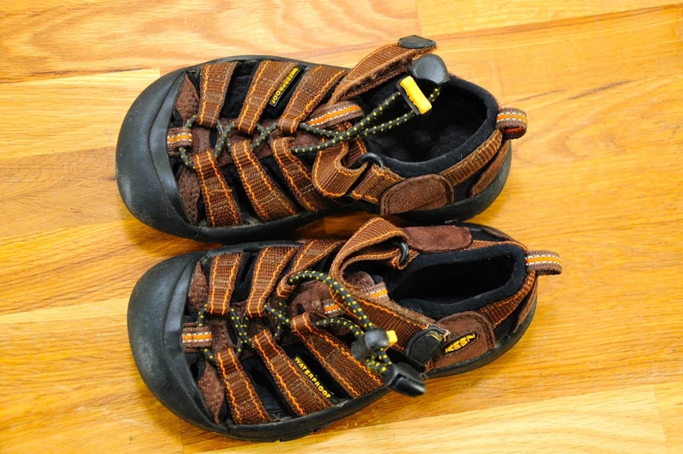 Keen 防水运动凉鞋棕色帆布麂皮绒皮革露趾 10 码 — 第 2/4 张图片