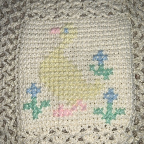 Manta Bebé Crochet Tiro Hecho a Mano 47 x40 Marfil/Amarillo con Pastel Animales Guardería - Imagen 8 de 10