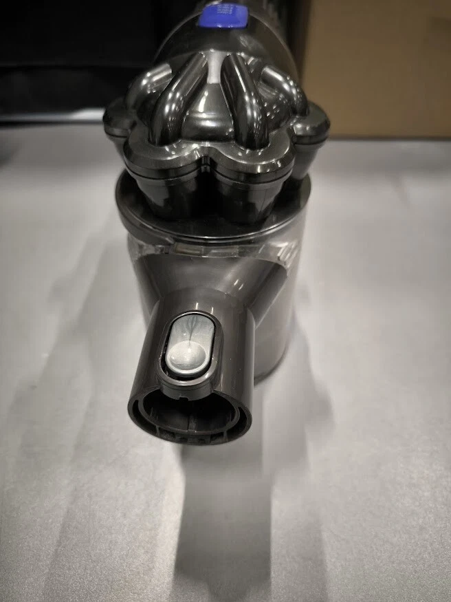 Dyson DC45 Staubsauger - Gebraucht, Schwacher Akku, Keine Zubehörteile - Bild 3 von 4