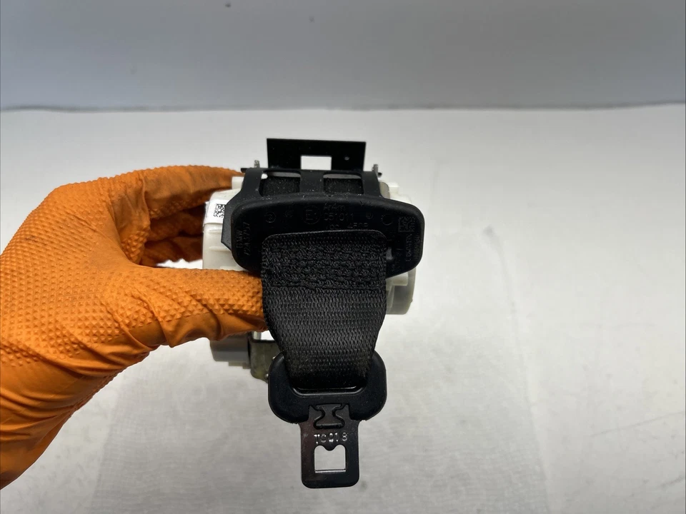 Retrator de cinto de segurança traseiro médio fabricante de equipamento original 2011 12 13-2016 BMW 550I 34093133 34093133A - Imagem 4 de 4