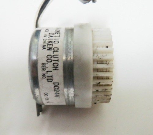 DAIKEN CORP. Embrague magnético 24V DC 150mA con engranaje 32T 32 dientes - Imagen 5 de 6