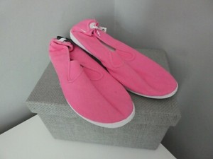 ladies pink canvas pumps