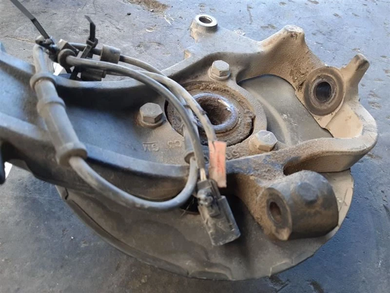 Husillo/nudillo delantero izquierdo conductor 02-09 GMC Envoy 18060689 Foto 4 de 4