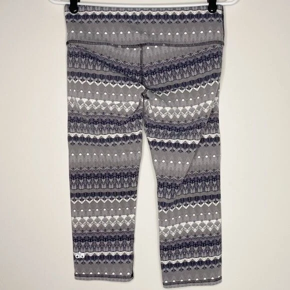 alo-yoga airbrush arctic natural 3/4 length workout leggings