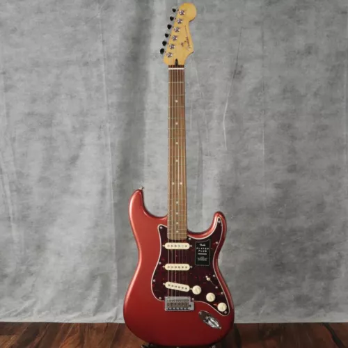Fender / Player Plus Stratocaster Pau Ferro Aged Candy Apple Red