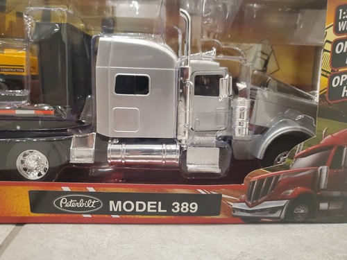 PETERBILT 389 CAMION PIANALE ARGENTO CON TRATTORE E FIENO 1/32 MODELLO DI NEW RAY 10293 A - Foto 2 di 3