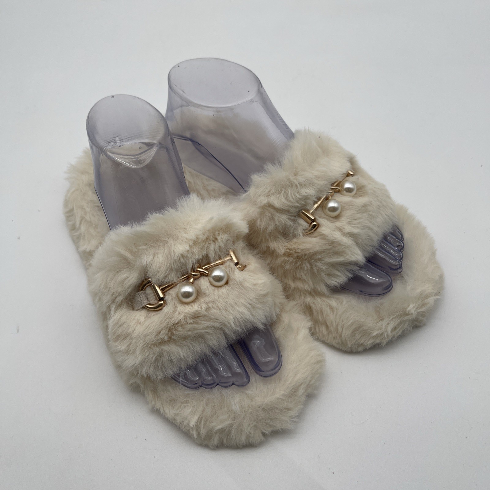 PANTOFOLA D’ORO 2Chic Pantofole Slip On Donna Bianco Ecopelliccia Fibbia Oro Accento Perla Taglia L