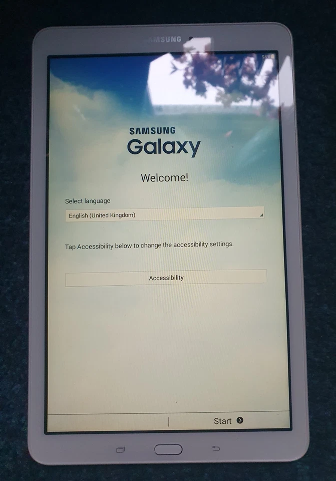 samsung galaxy tab E (white) with accessories, photo 3 of 5