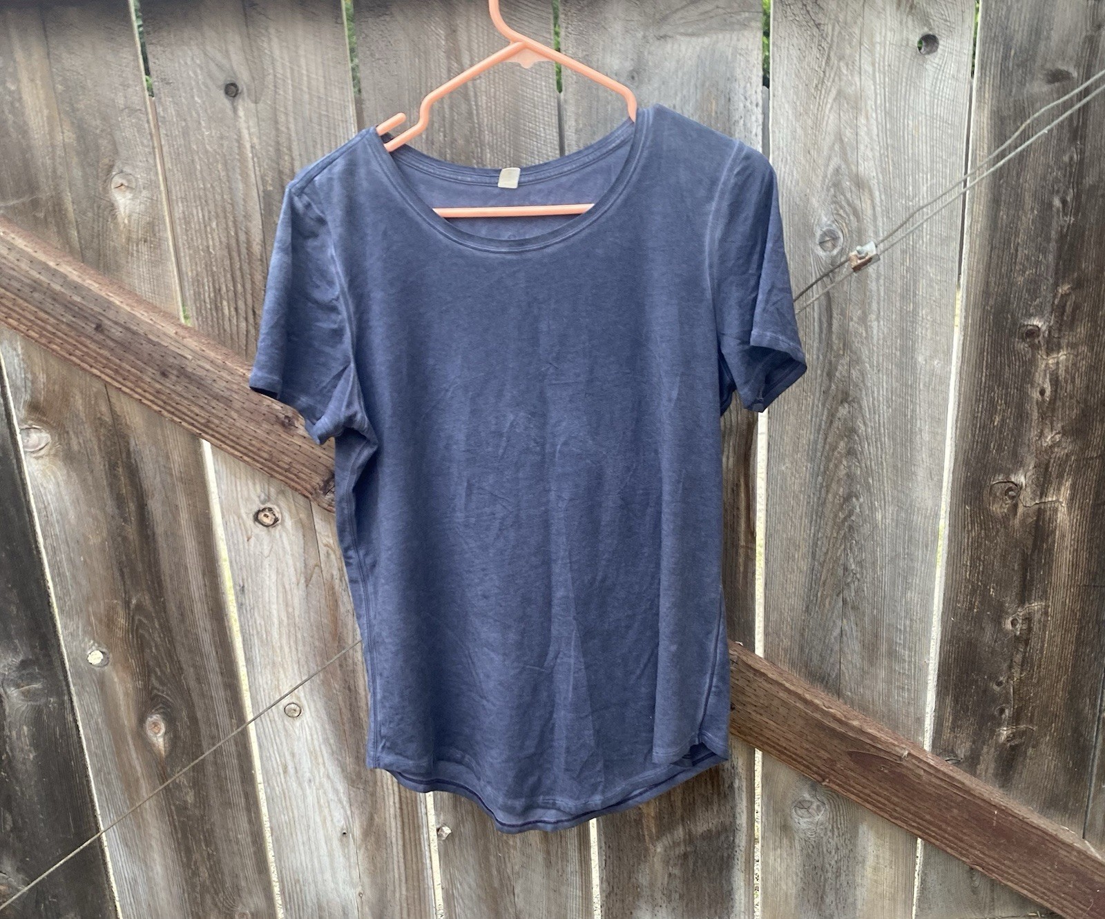 Lululemon Womens Size 8 Love Tee Short Sleeve Crew Neck Curved Hem Shirt