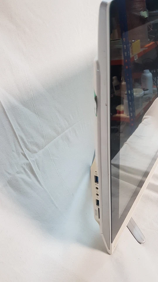 READ DESCRIPTION! Lenovo c40-30 Pentium 3805U 8GB No HDD 21.5" All In One - Image 3 of 4