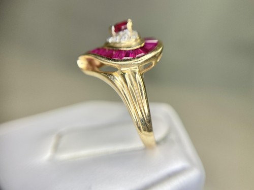 Vintage 14k Yellow Gold Natural Heart Shape Red Ruby Round Diamond Cocktail Ring - 第 5/7 張圖片