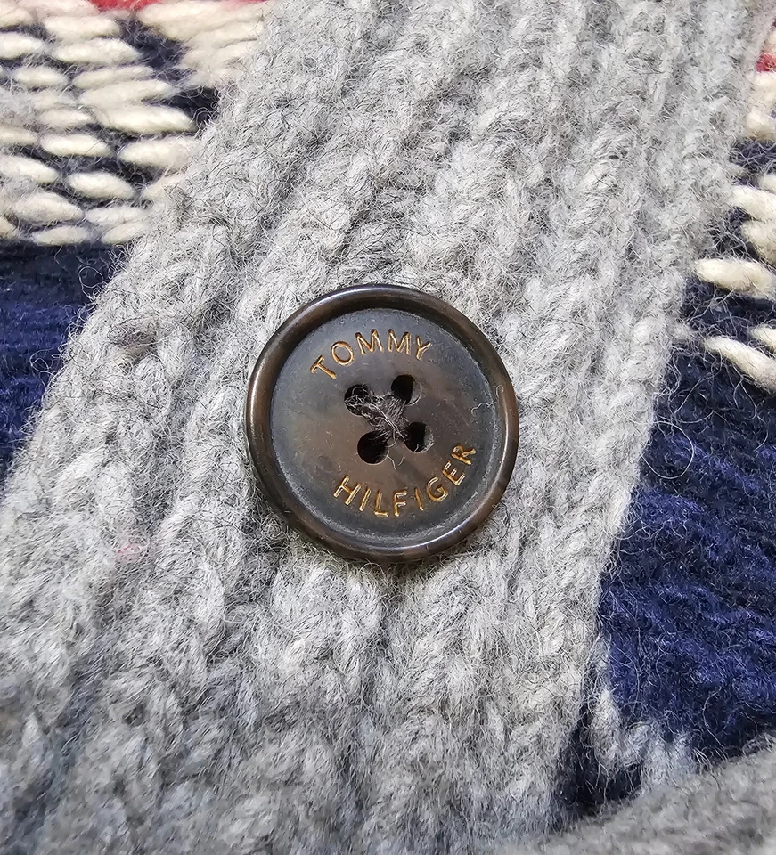 Tommy Hilfiger Cárdigan Para Mujer Gris Corderos Lana Botón Suéter Talla 16 Cuello en V Foto 3 de 4