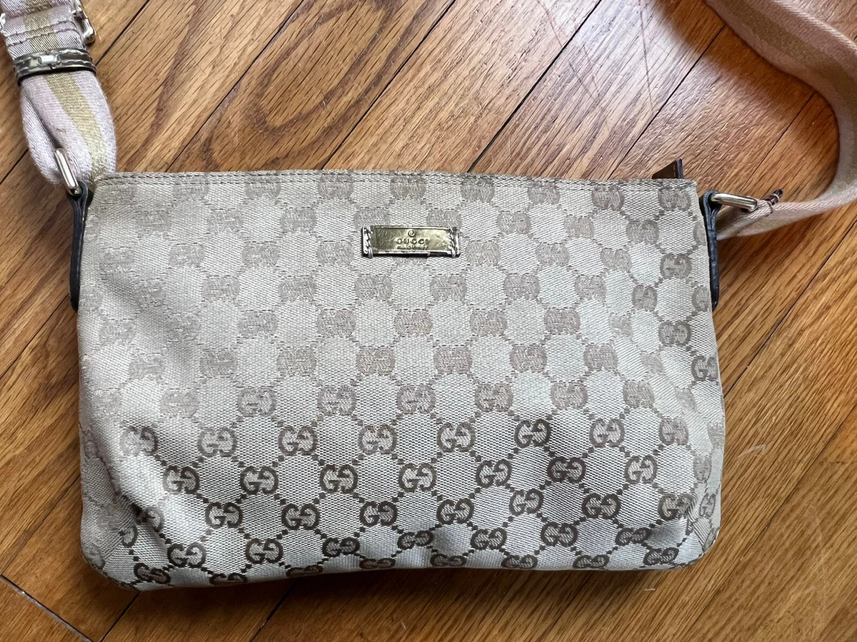 Sold at Auction: Gucci Crossbody Bag