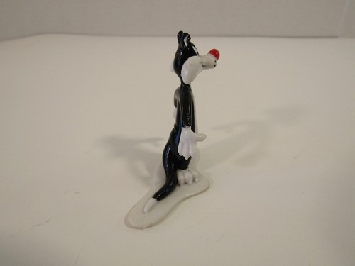 VINTAGE 1997 WARNER BROS SYLVESTER THE CAT 2" PVC FIGURE CAKE TOPPER - Picture 2 of 5